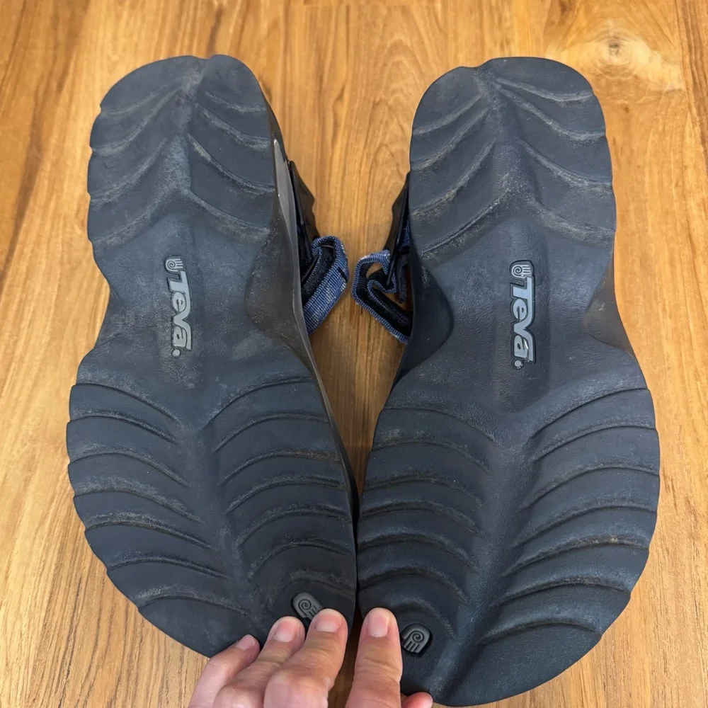 Teva Hurricane Sandals Men’s 8 Navy Blue Patterned
